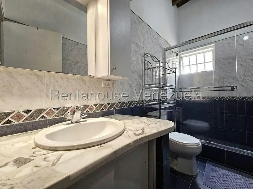 Casa (Duplex) en Venta en Prados del Este, Distrito Metropolitano - 36