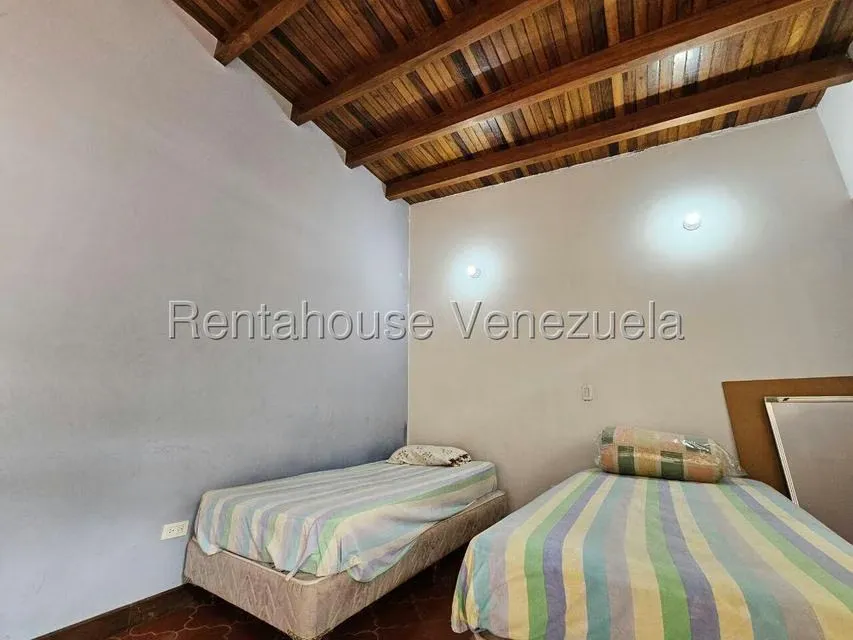 Casa (Duplex) en Venta en Prados del Este, Distrito Metropolitano - 37