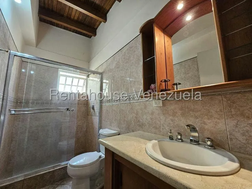 Casa (Duplex) en Venta en Prados del Este, Distrito Metropolitano - 40