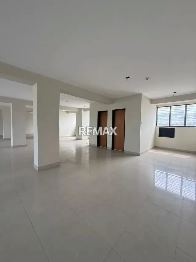 En Alquiler 3ra Planta del Centro Comercial MASCOLO. - 3