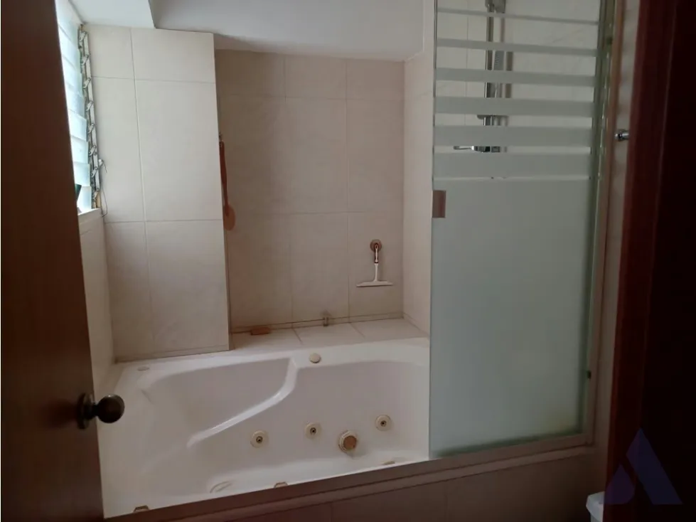 VENTA APTO 126m2 4H/3B/2E, MALETERO URB El Cigarral 3152 - 18