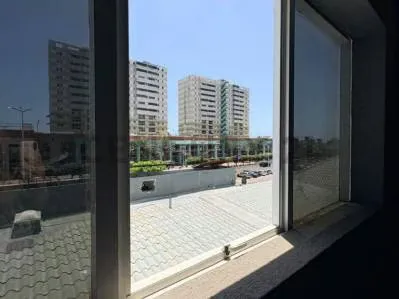 Century21 ofrece en Venta Local en C.E LA CASCADA Lechería - 4