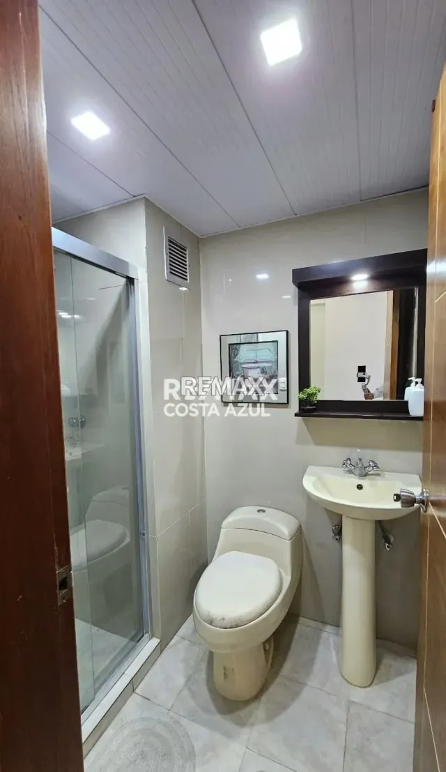 Vende Costa Azul Apartamento en Edificio Marian Suites. - 2