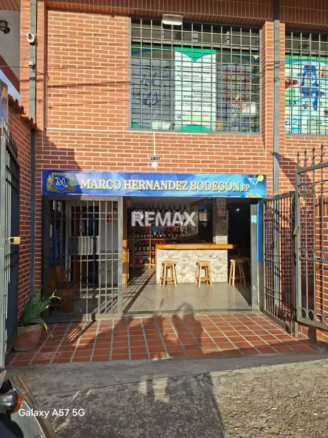 En venta local con fondo de comercio con licencia licores tipo c en cordero sector llano la cruz