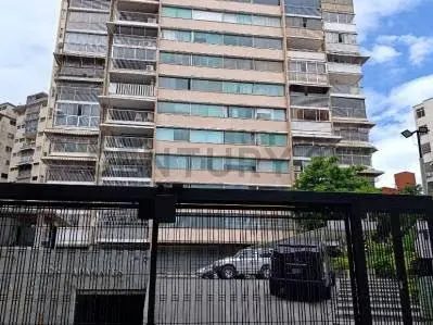 EN VENTA EXCELENTE APARTAMENTO EN LA URB. LAS PALMAS
