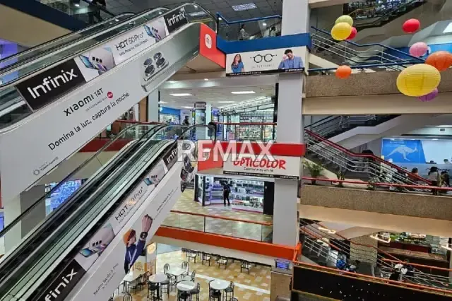 Venta de Local Comercial en el C.C. Metrocenter - 10