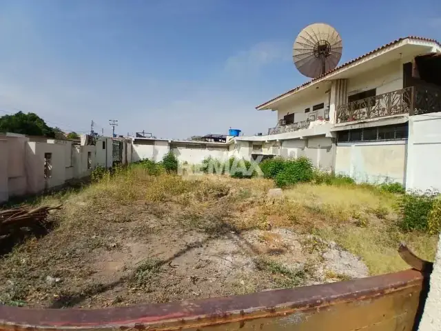 Se Vende Amplio Terreno en Excelente Zona de la Ciudad de Coro Edo. Falcón