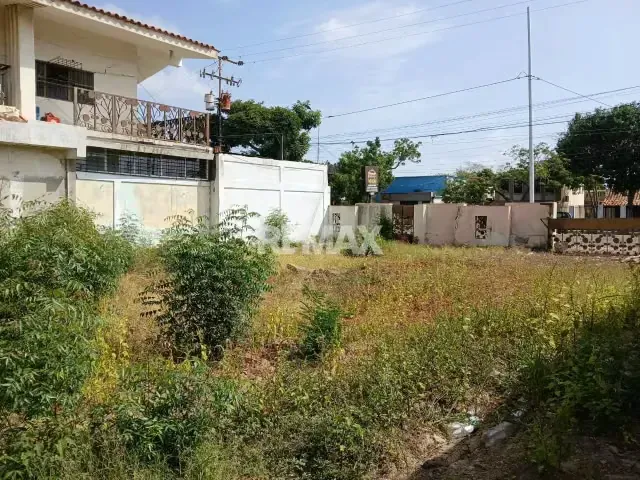 Se Vende Amplio Terreno en Excelente Zona de la Ciudad de Coro Edo. Falcón - 2