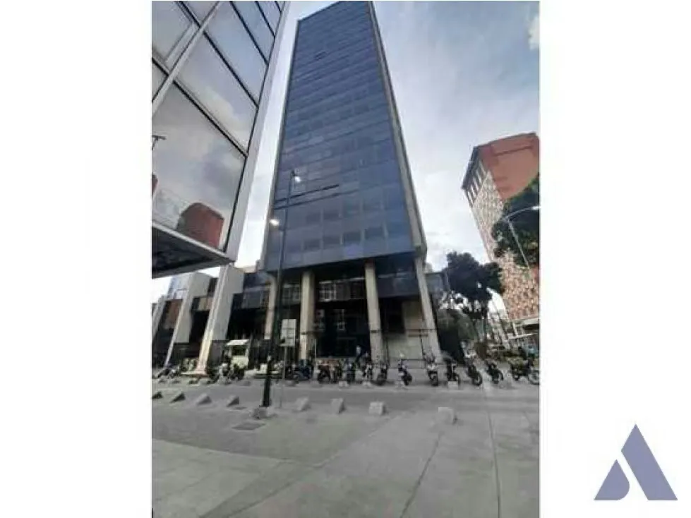 Alquilo oficina 384m2 El Recreo 3637