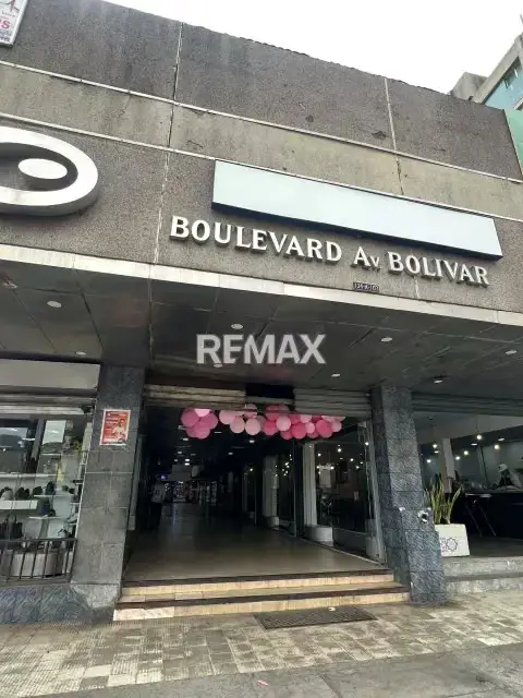 ALQUILER LOCAL COMERCIAL CC. Boulevard Av Bolivar LOCAL L17