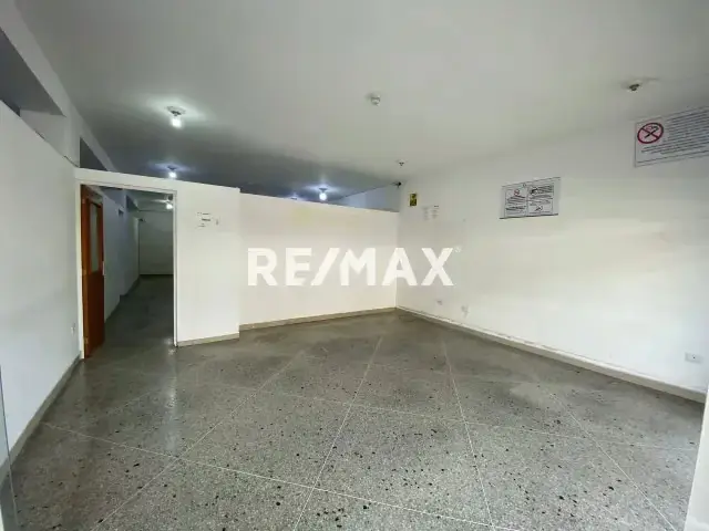 Local comercial Av. libertador CC Ganador