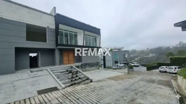 CASA EN VENTA ESTRENAR URBANIZACION CLUB DE CAMPO - 2