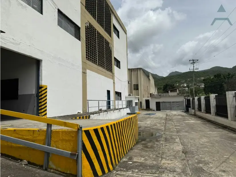 Se alquila Galpon 980m² Guatire