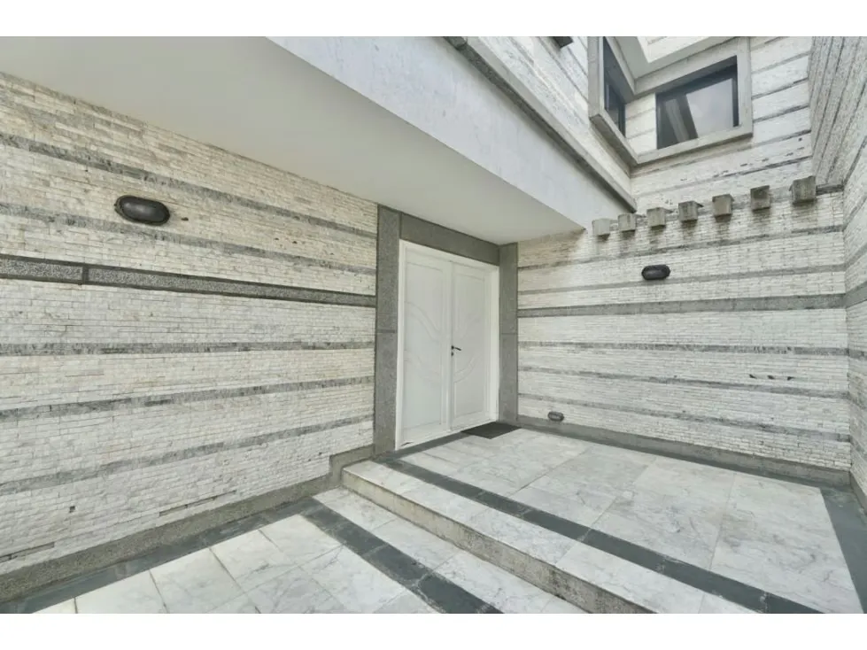 Elegante Casa en Venta en Colinas de Vista Alegre 800C 420T - 2