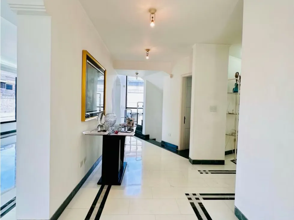 Elegante Casa en Venta en Colinas de Vista Alegre 800C 420T - 3