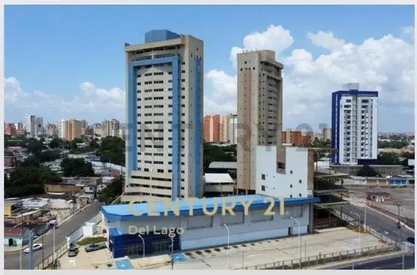 amplio local comercial tipo galpón Avenida El Milagro con Bella Vista