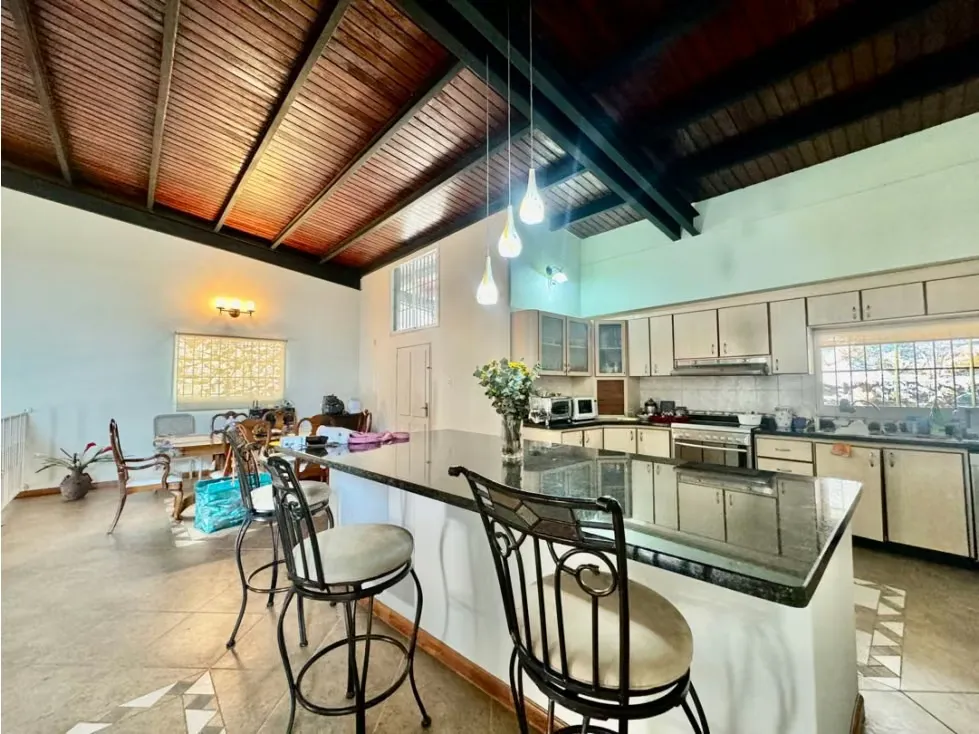 Se vende casa 450m2 5h+2s/5b/4p Cumbres de Curumo - 5