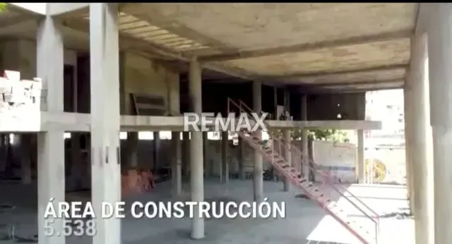 Edificio comercial en Alquiler. Obra Gris. Avenida municipal Puerto la Cruz - 2