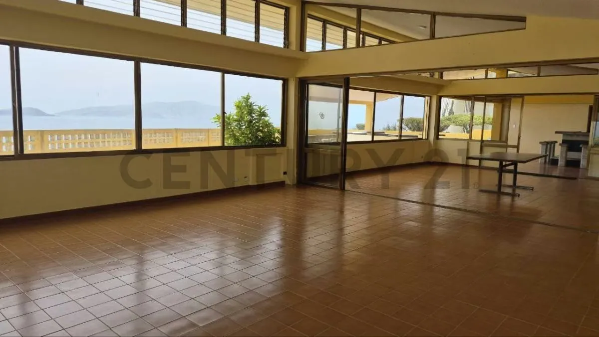 SE VENDE PROPIEDAD EQUIPADA EN EL CENTRO DE LECHERÍA - 9