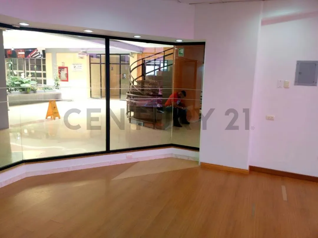 Alquiler local comercial centro comercial el este - 2