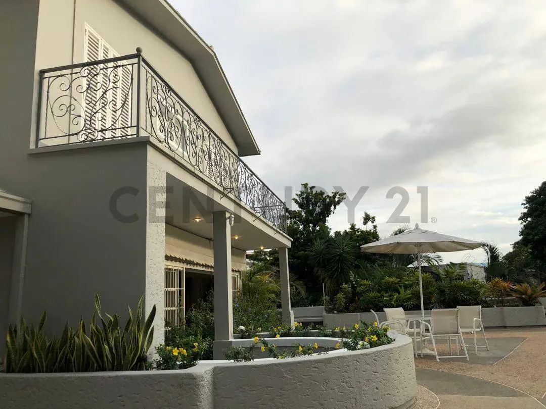 Espectacular casa en Altamira con amplios jardines - 13
