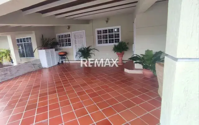 Se Vende Casa en el Parral III, Palma Real.