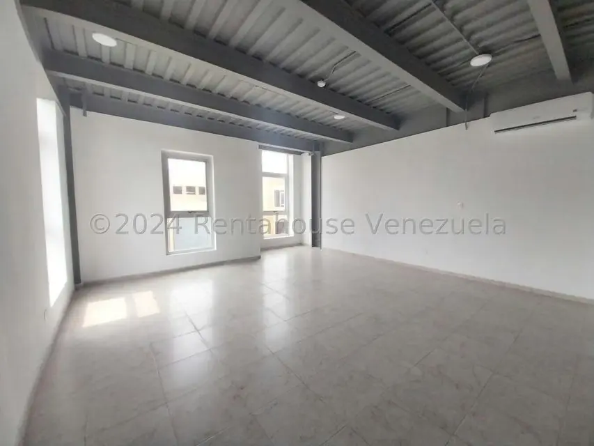 Oficina en Alquiler en Zona Industrial, Carabobo - 12