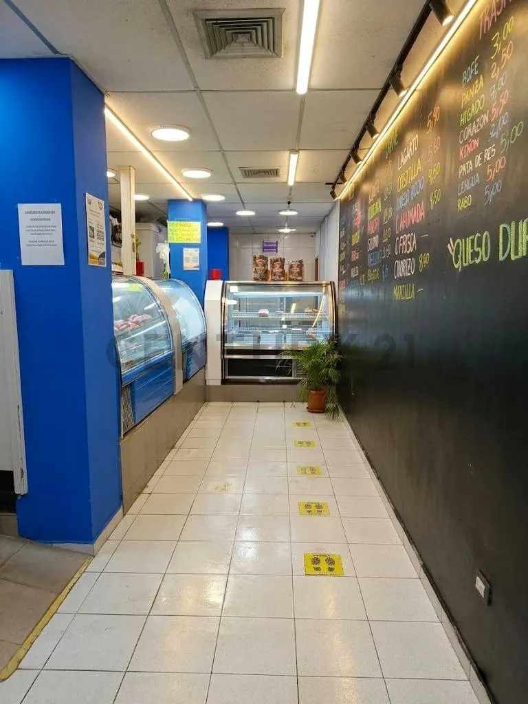 Venta de Equipos de Frigorífico con Excelente Local Pueblo de Baruta - 2