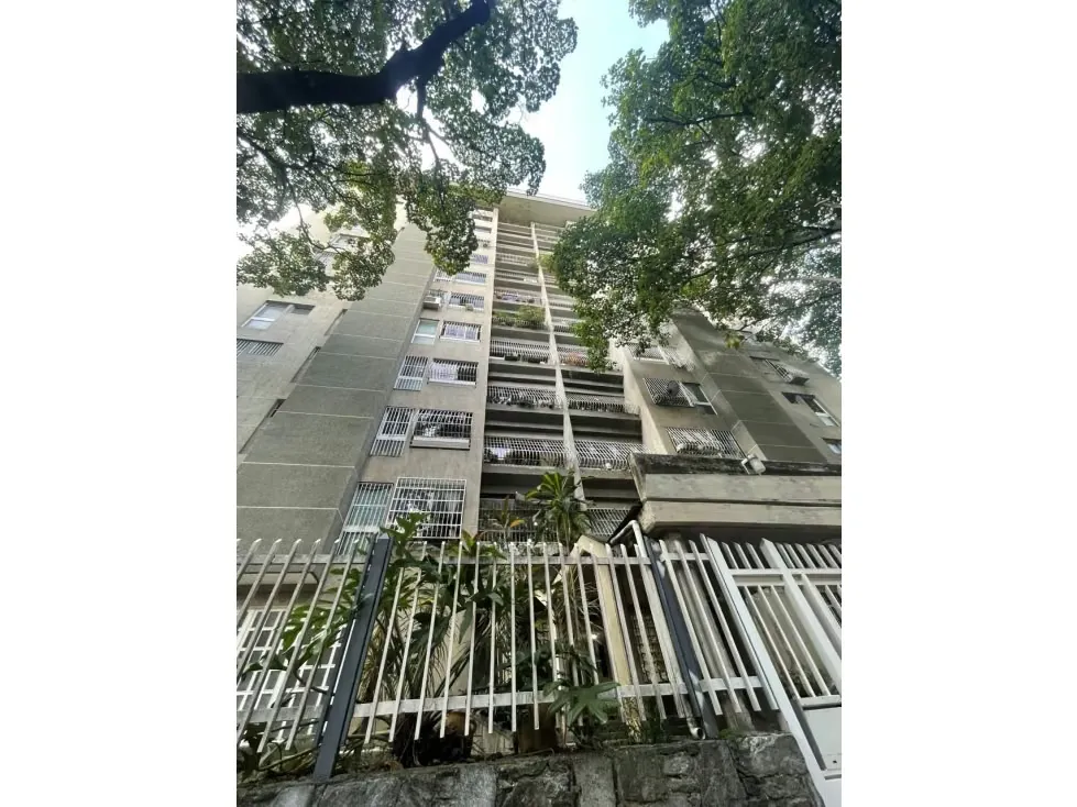 Vendo Apartamento en La Urbina para Remodelar