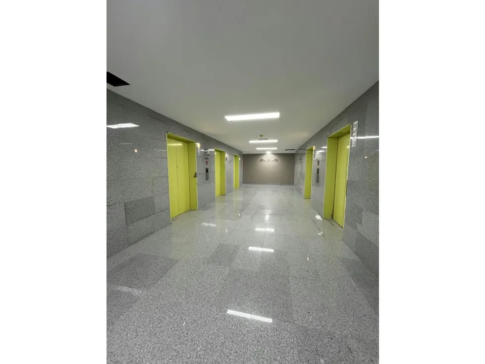 Vendo/alquilo oficina/local c/ terraza 250m2 Las Mercedes 5753 - 23