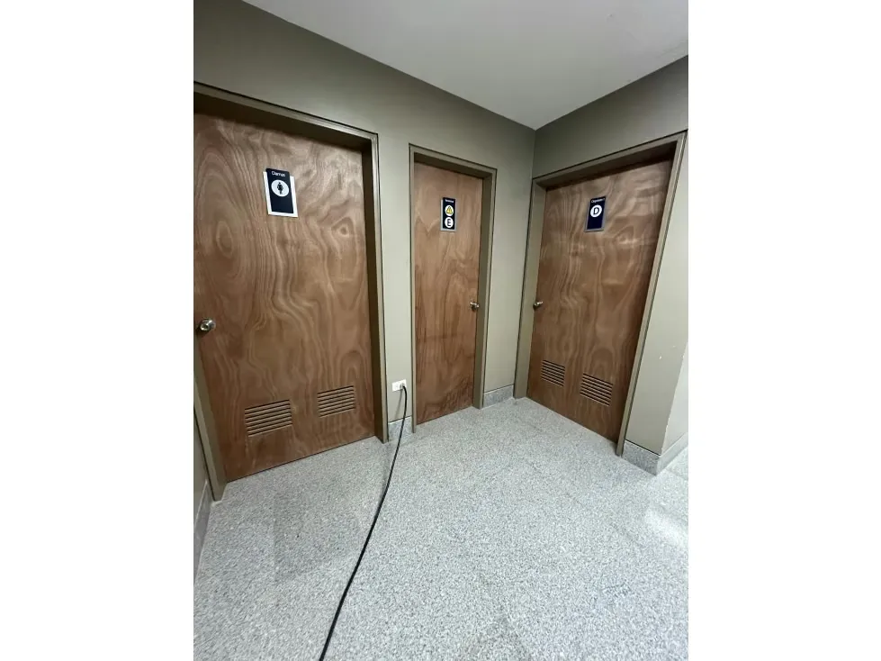 Vendo/alquilo oficina/local c/ terraza 250m2 Las Mercedes 5753 - 25