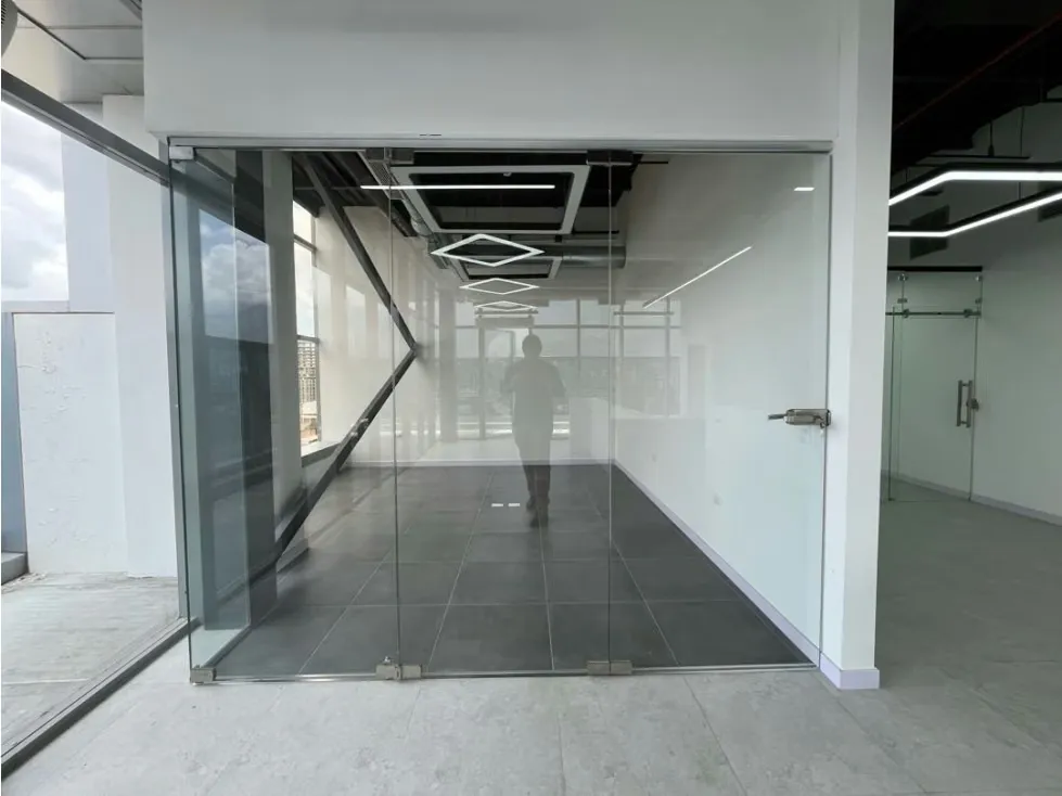 Vendo/alquilo oficina/local c/ terraza 250m2 Las Mercedes 5753 - 5