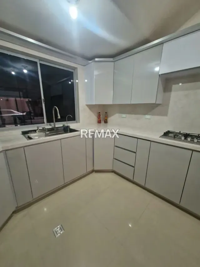 Se Vende Townhouse Santa Cruz San Diego Moderno Remodelado - 13