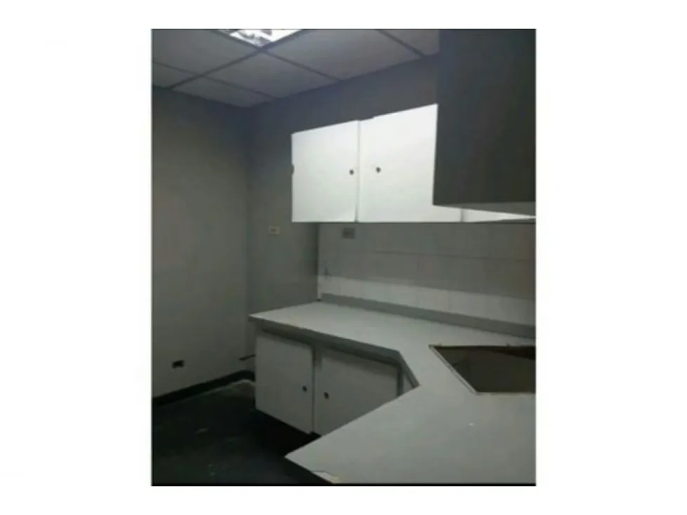 Se Vende espectacular Oficina de 360 M2 Torre Humboldt Prados del Este - 9