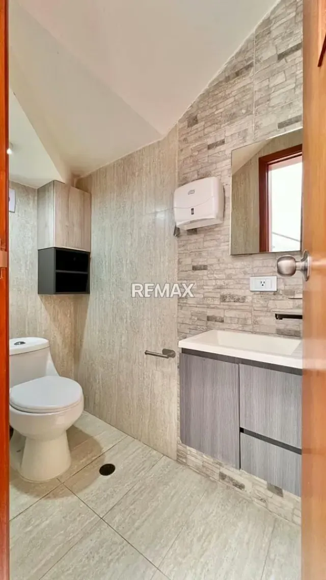 CASA EN VENTA Urb. LA FONTANA - 12