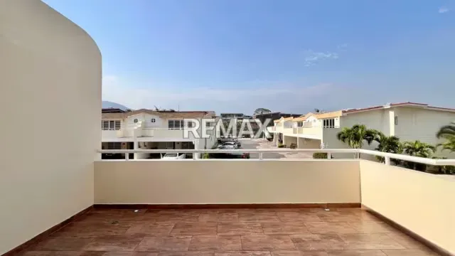 CASA EN VENTA Urb. LA FONTANA - 14