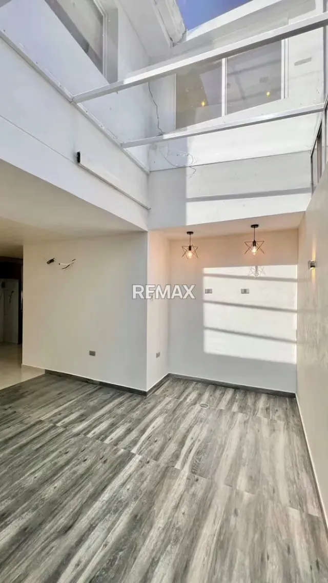 CASA EN VENTA Urb. LA FONTANA - 19