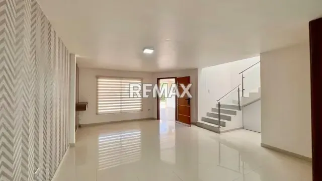 CASA EN VENTA Urb. LA FONTANA - 4