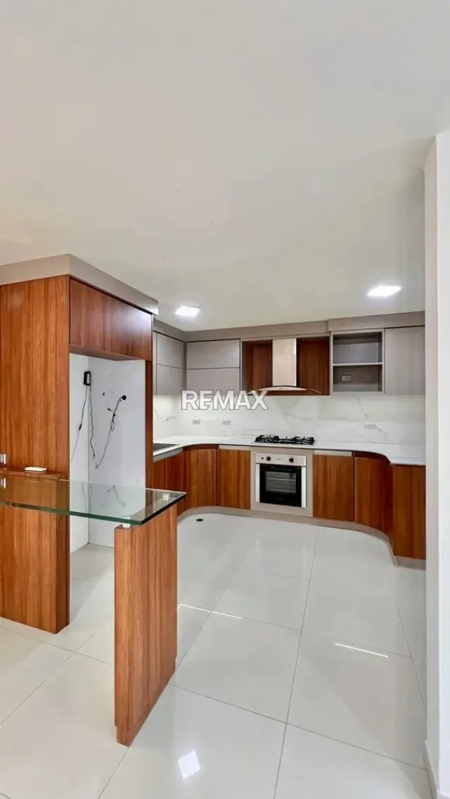 CASA EN VENTA Urb. LA FONTANA - 6