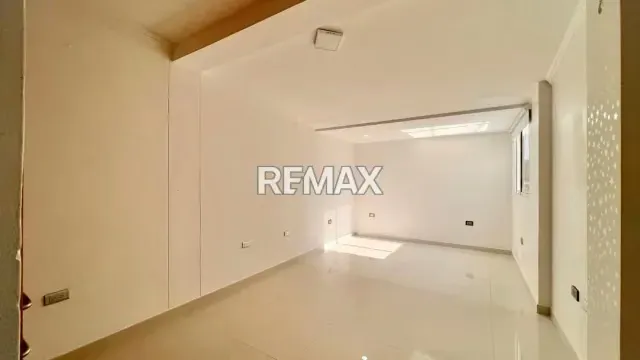 CASA EN VENTA Urb. LA FONTANA - 8