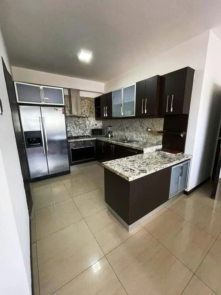 C21 VENDE MODERNO APTO PLAZA CAMPO Ave El Milagro - 2