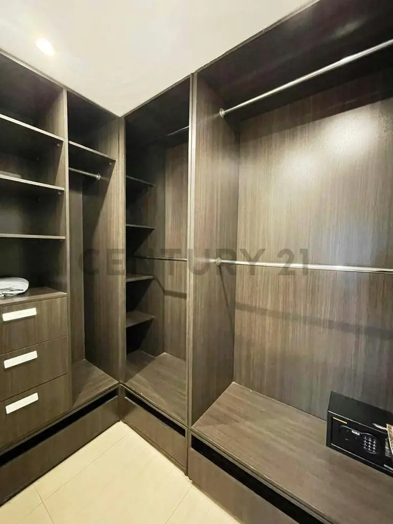 C21 VENDE MODERNO APTO PLAZA CAMPO Ave El Milagro - 8