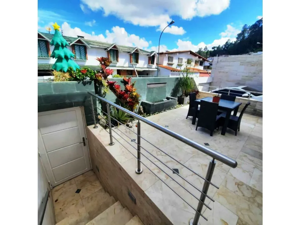Casa en Venta Alto Prado 4H/ 4B/ 2P - 32
