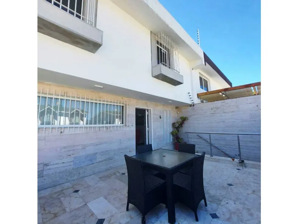 Casa en Venta Alto Prado 4H/ 4B/ 2P - 35