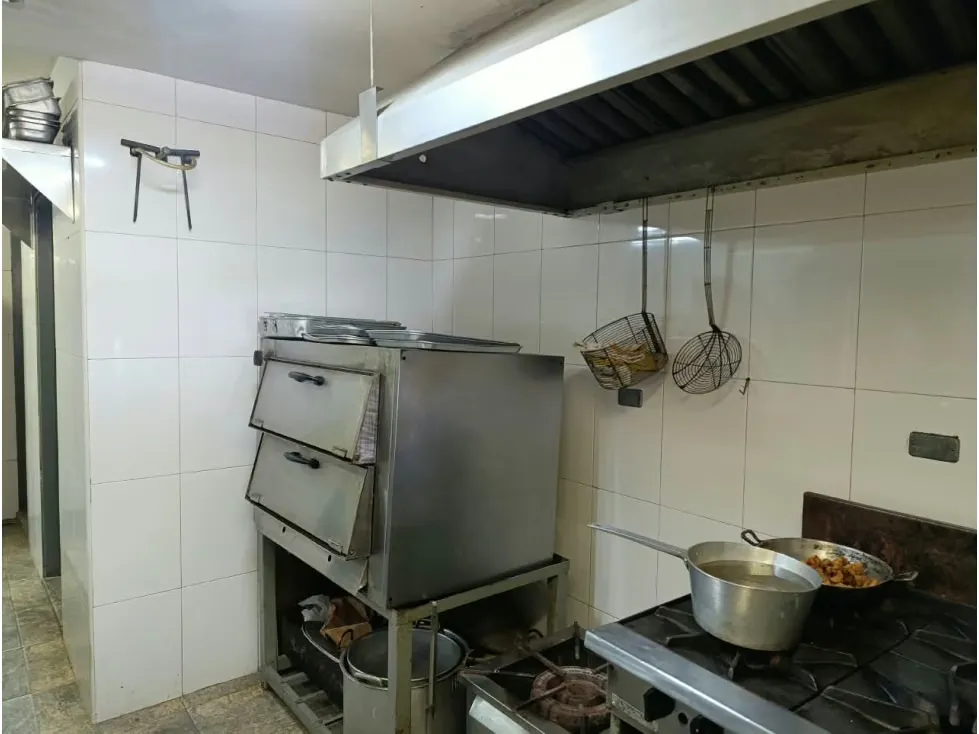 VENTA DE LOCAL COMERCIAL Y FONDO DE COMERCIO EN CHACAITO, MUN. CHACAO - 6