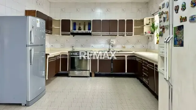 CASA ESPECTACULAR CON POTENCIAL RESIDENCIAL Y COMERCIAL EN URB. MÉRIDA - 11