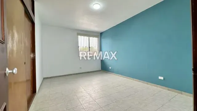 CASA ESPECTACULAR CON POTENCIAL RESIDENCIAL Y COMERCIAL EN URB. MÉRIDA - 16