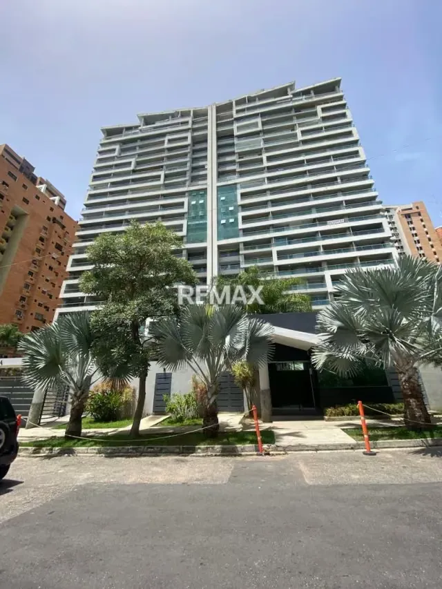 Apartamento Ejecutivo en Alquiler La Trigaleña Alta Tipo Duplex Con Patio Con Planta Pozo Piscina