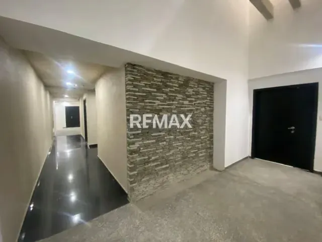 Apartamento Ejecutivo en Alquiler La Trigaleña Alta Tipo Duplex Con Patio Con Planta Pozo Piscina - 17