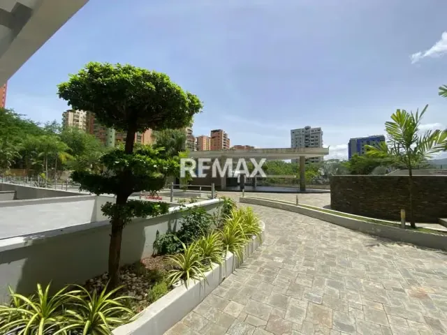 Apartamento Ejecutivo en Alquiler La Trigaleña Alta Tipo Duplex Con Patio Con Planta Pozo Piscina - 4